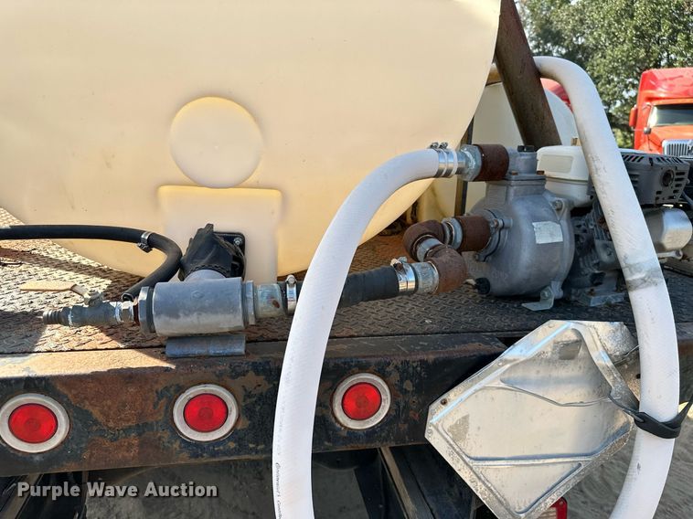 image for item ML9107 1997 Ford F800  flatbed truck