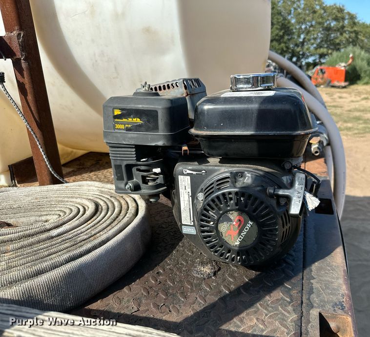 image for item ML9107 1997 Ford F800  flatbed truck