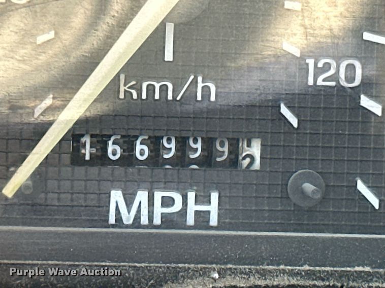 image for item ML9107 1997 Ford F800  flatbed truck