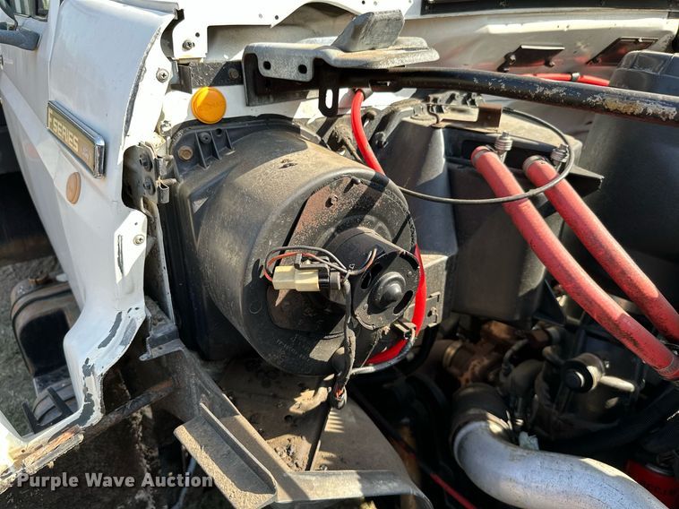 image for item ML9107 1997 Ford F800  flatbed truck