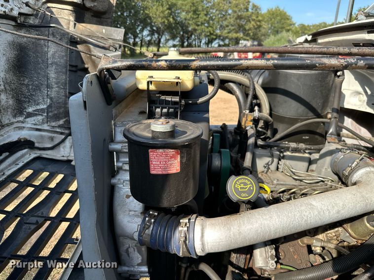 image for item ML9107 1997 Ford F800  flatbed truck