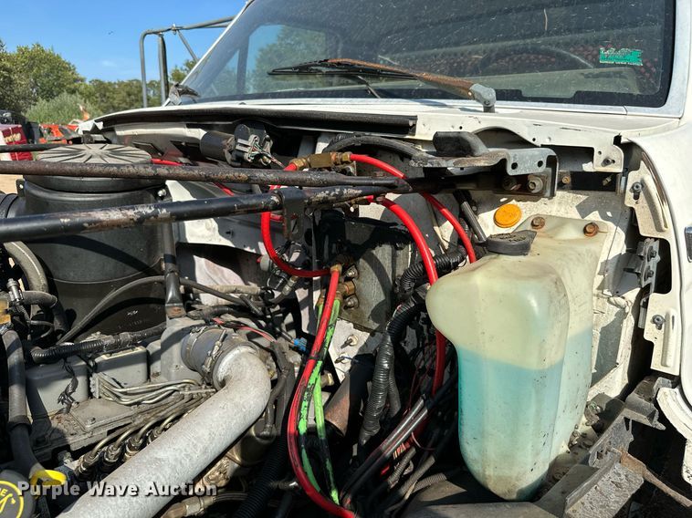 image for item ML9107 1997 Ford F800  flatbed truck