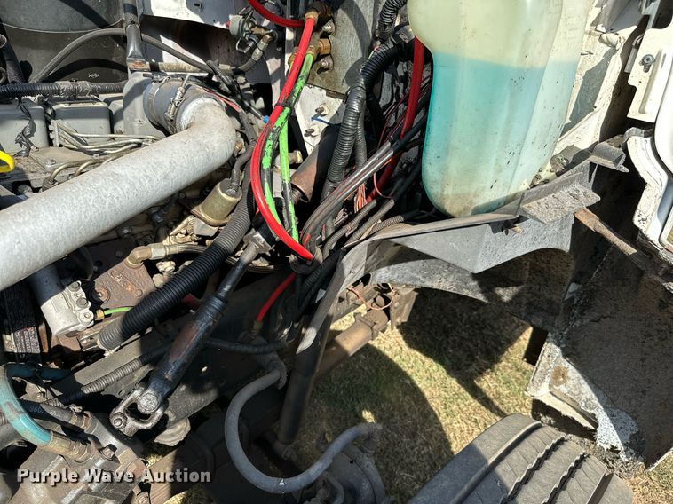 image for item ML9107 1997 Ford F800  flatbed truck