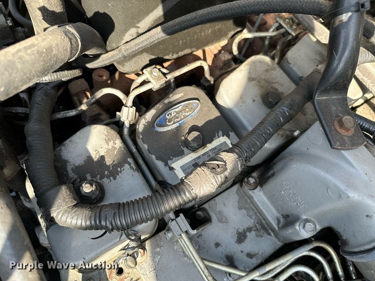 image for item ML9107 1997 Ford F800  flatbed truck