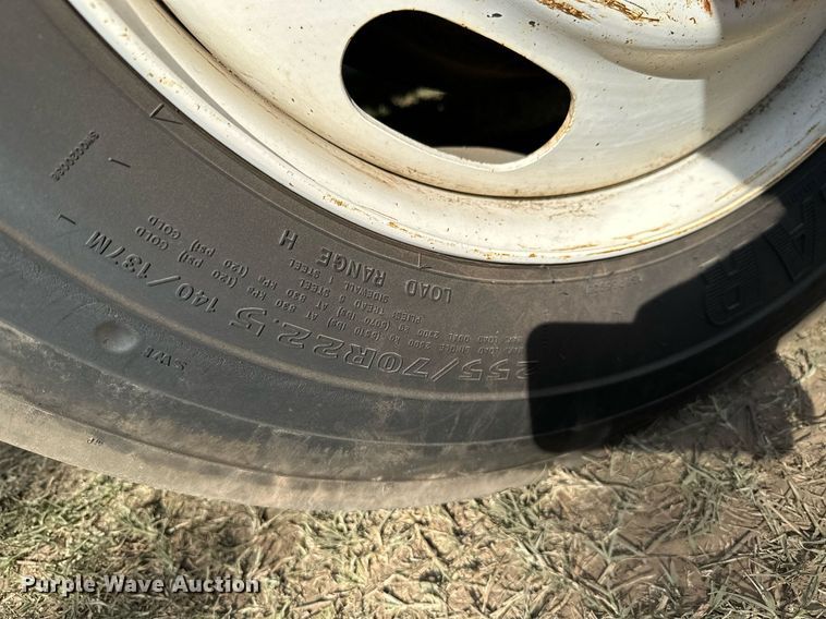 image for item ML9107 1997 Ford F800  flatbed truck