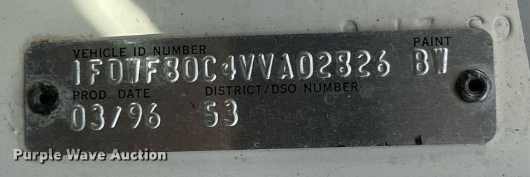 image for item ML9107 1997 Ford F800  flatbed truck