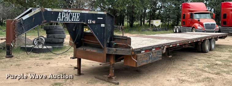 image for item ML9109 2005 Apache  flatbed trailer