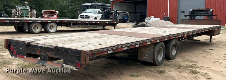 image for item ML9109 2005 Apache  flatbed trailer