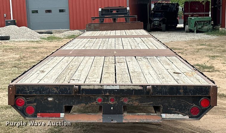image for item ML9109 2005 Apache  flatbed trailer