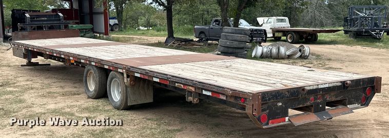 image for item ML9109 2005 Apache  flatbed trailer