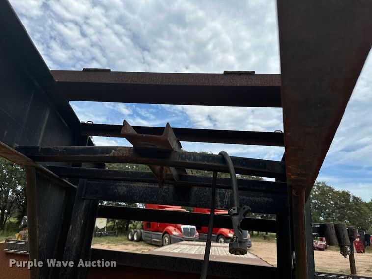 image for item ML9109 2005 Apache  flatbed trailer