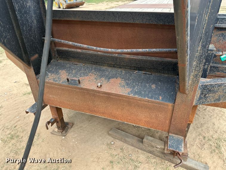 image for item ML9109 2005 Apache  flatbed trailer