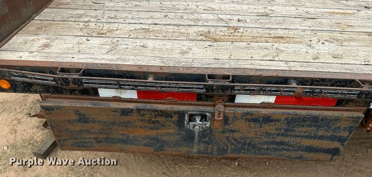 image for item ML9109 2005 Apache  flatbed trailer