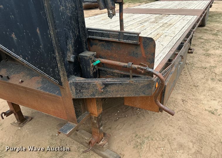 image for item ML9109 2005 Apache  flatbed trailer