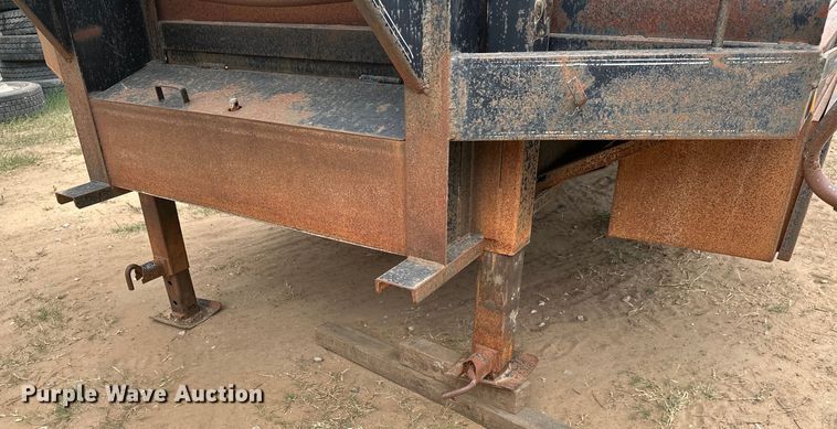 image for item ML9109 2005 Apache  flatbed trailer