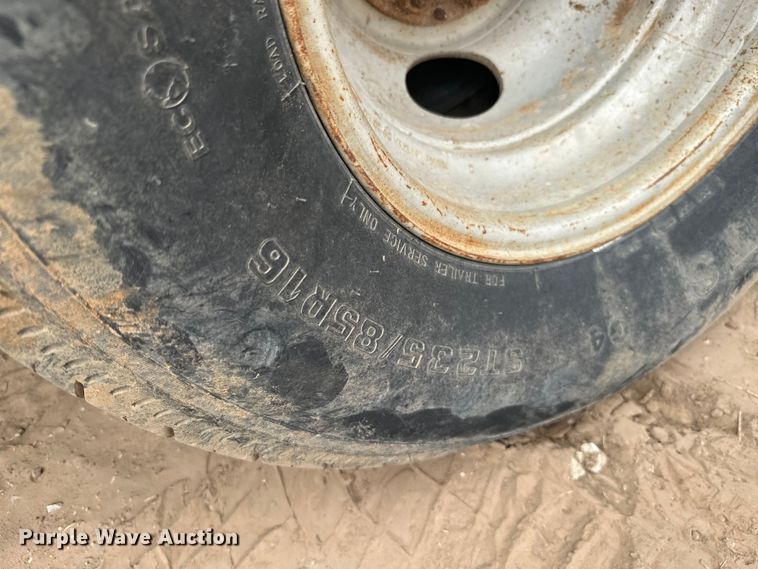 image for item ML9109 2005 Apache  flatbed trailer