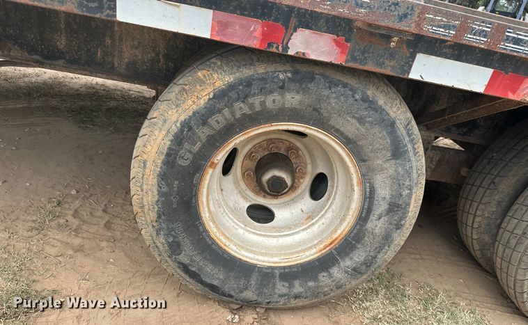 image for item ML9109 2005 Apache  flatbed trailer