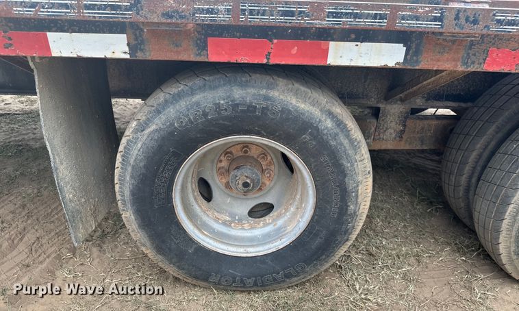 image for item ML9109 2005 Apache  flatbed trailer