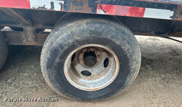 image for item ML9109 2005 Apache  flatbed trailer