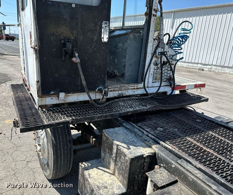 image for item ML9117 1985 Ottowa YT30  yard truck