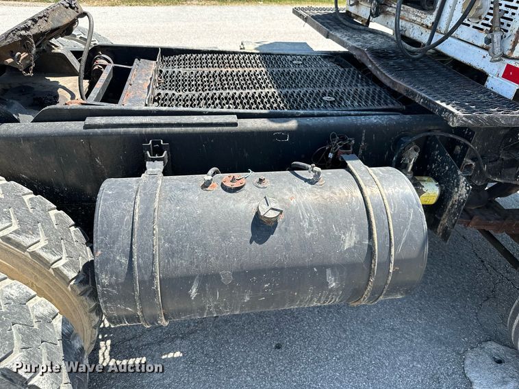 image for item ML9117 1985 Ottowa YT30  yard truck