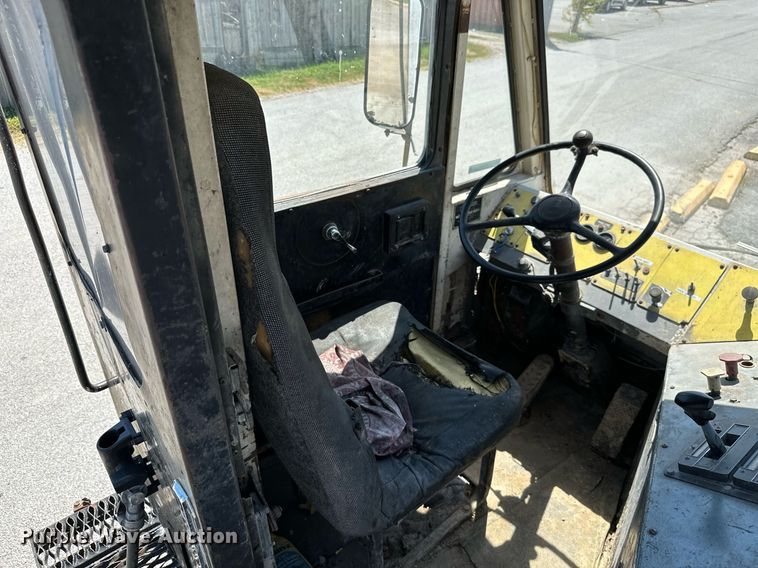 image for item ML9117 1985 Ottowa YT30  yard truck