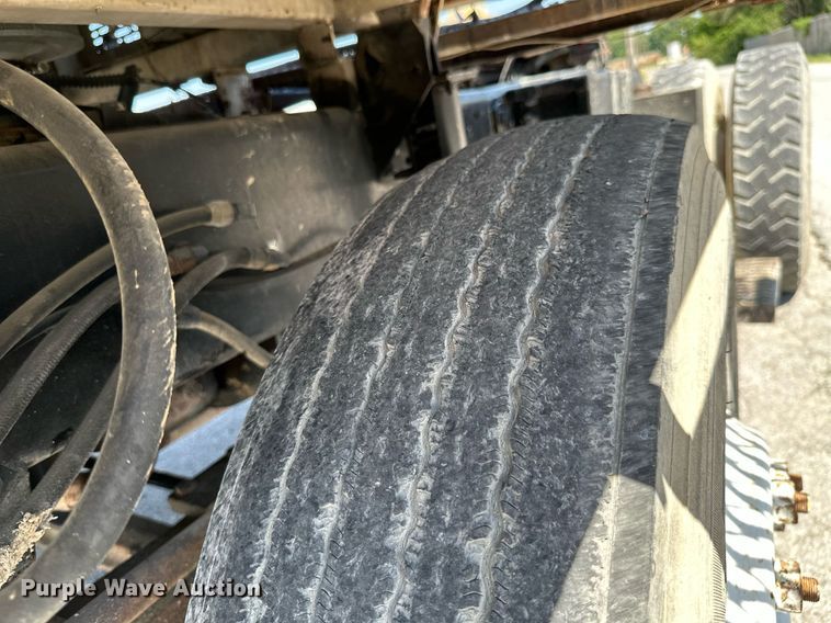 image for item ML9117 1985 Ottowa YT30  yard truck