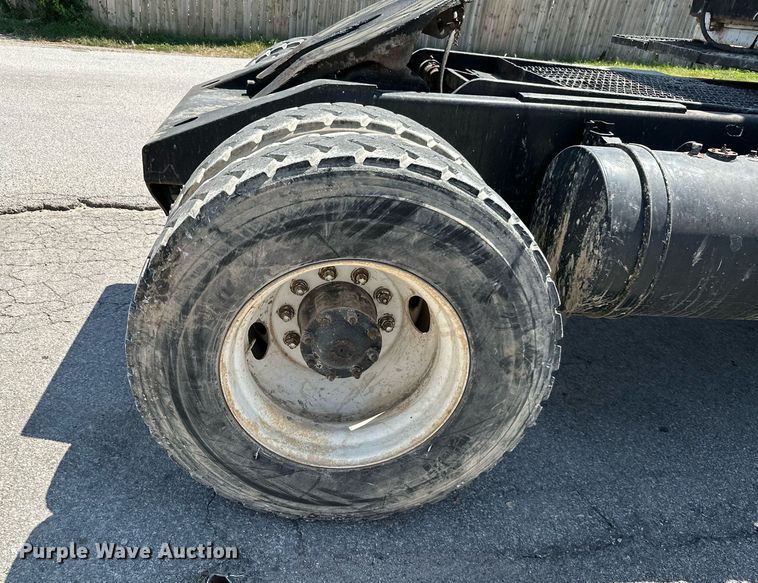 image for item ML9117 1985 Ottowa YT30  yard truck