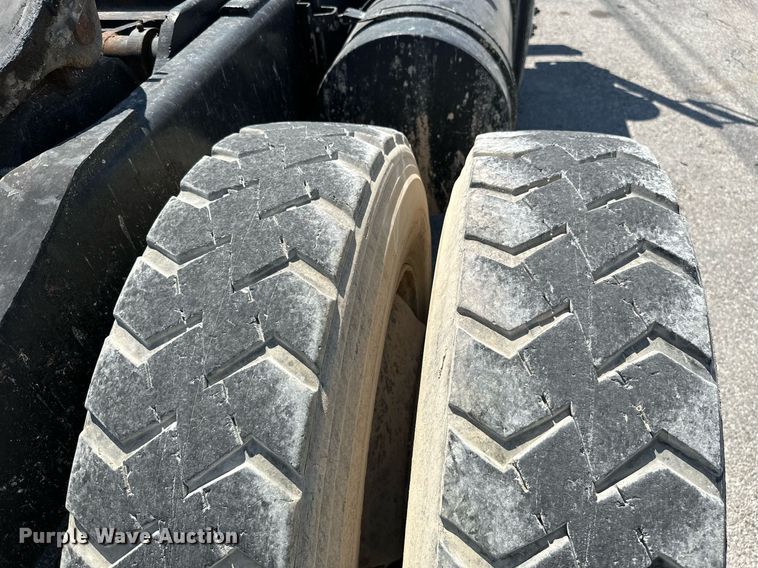 image for item ML9117 1985 Ottowa YT30  yard truck