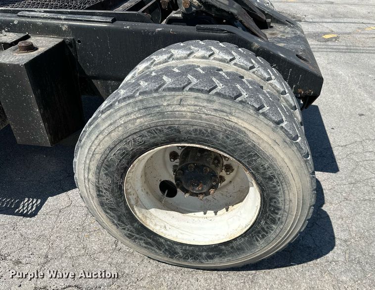 image for item ML9117 1985 Ottowa YT30  yard truck