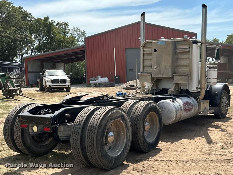 image for item ML9120 2006 Peterbilt 379  semi truck
