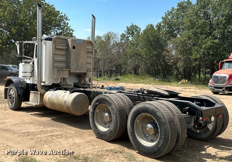 image for item ML9120 2006 Peterbilt 379  semi truck