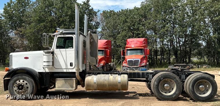 image for item ML9120 2006 Peterbilt 379  semi truck
