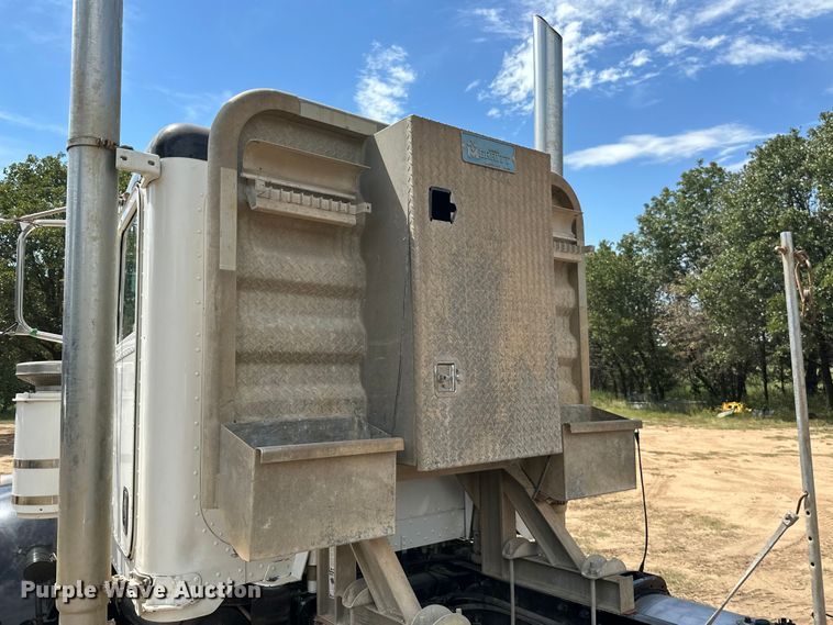 image for item ML9120 2006 Peterbilt 379  semi truck