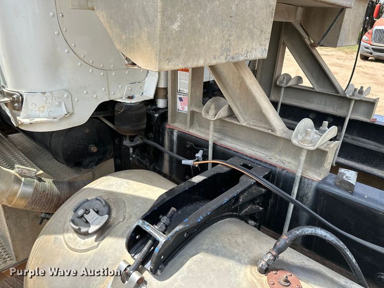 image for item ML9120 2006 Peterbilt 379  semi truck