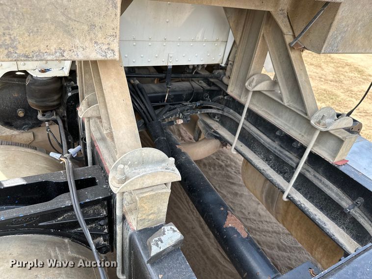 image for item ML9120 2006 Peterbilt 379  semi truck