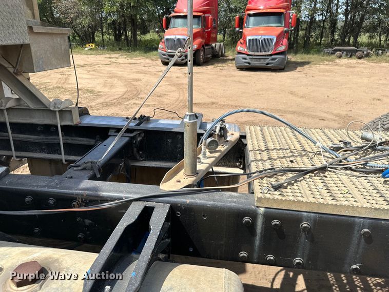 image for item ML9120 2006 Peterbilt 379  semi truck