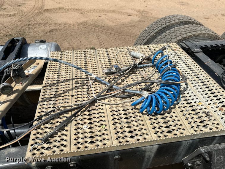 image for item ML9120 2006 Peterbilt 379  semi truck