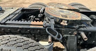 image for item ML9120 2006 Peterbilt 379  semi truck