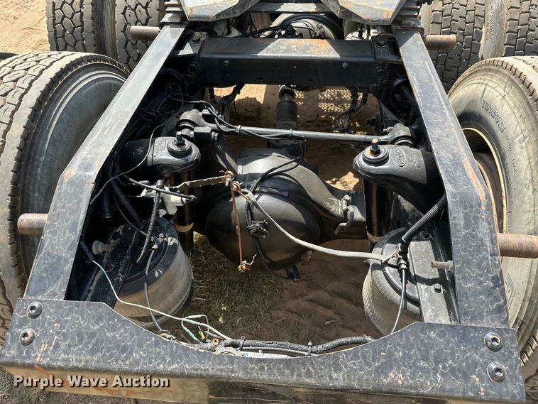 image for item ML9120 2006 Peterbilt 379  semi truck