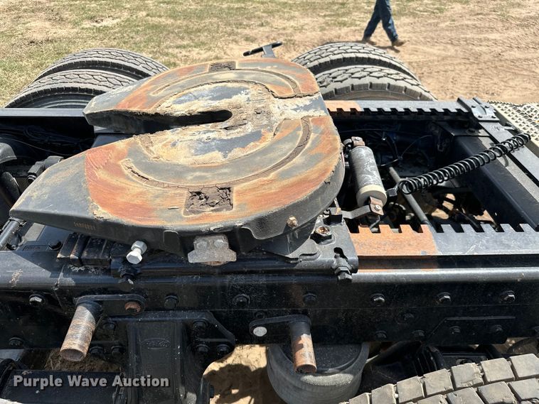 image for item ML9120 2006 Peterbilt 379  semi truck