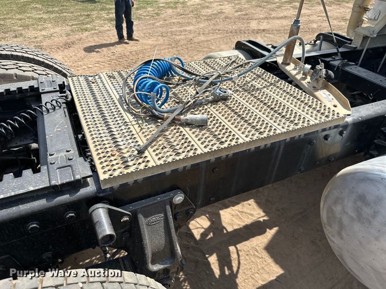 image for item ML9120 2006 Peterbilt 379  semi truck