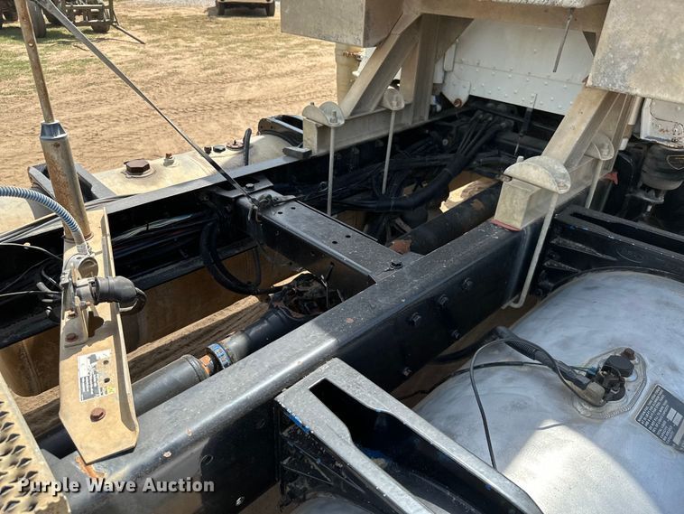 image for item ML9120 2006 Peterbilt 379  semi truck