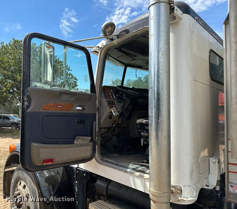 image for item ML9120 2006 Peterbilt 379  semi truck