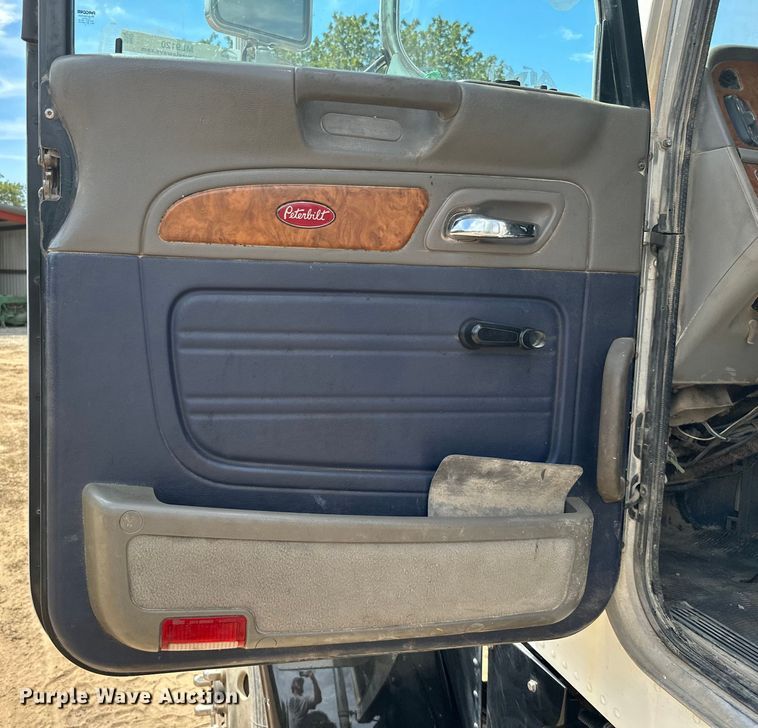 image for item ML9120 2006 Peterbilt 379  semi truck