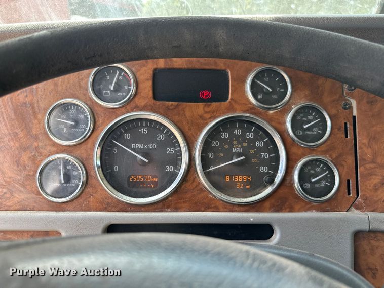 image for item ML9120 2006 Peterbilt 379  semi truck