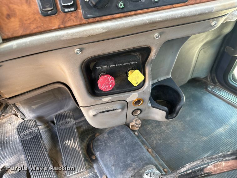 image for item ML9120 2006 Peterbilt 379  semi truck