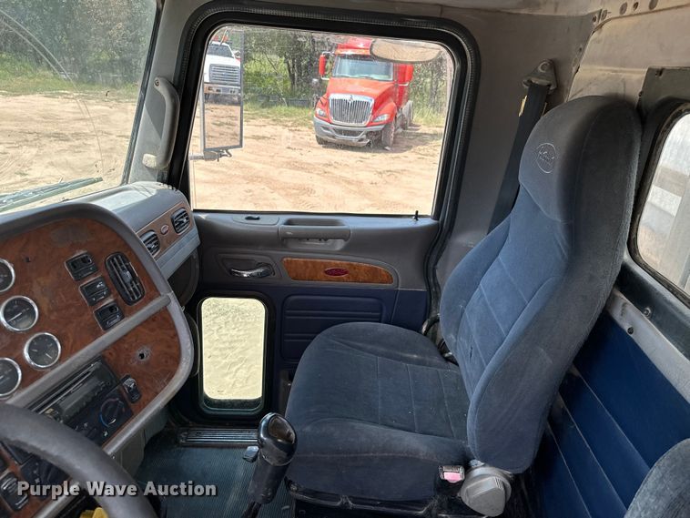image for item ML9120 2006 Peterbilt 379  semi truck