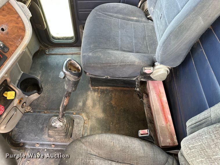 image for item ML9120 2006 Peterbilt 379  semi truck