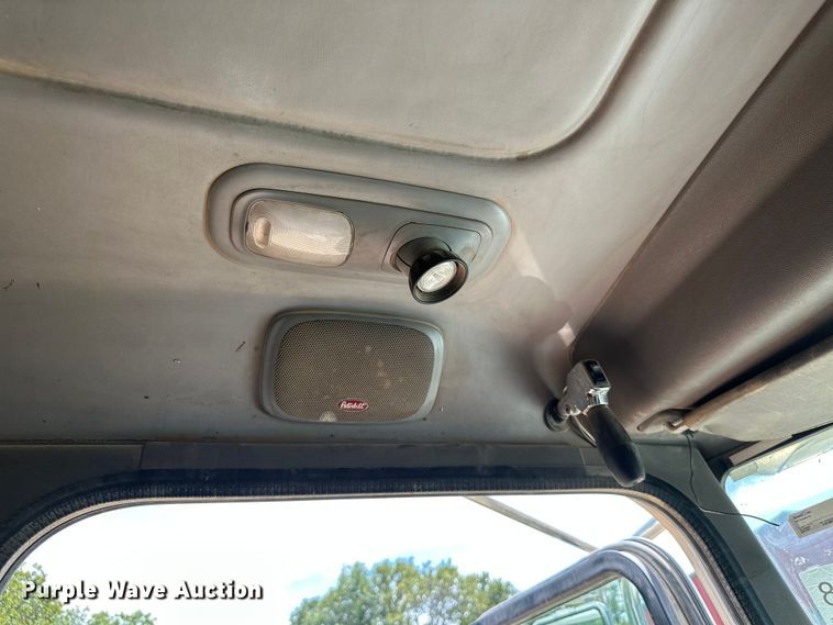 image for item ML9120 2006 Peterbilt 379  semi truck